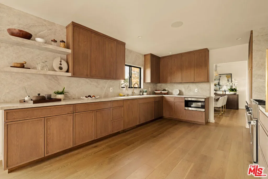 8620 Skyline Drive, Los Angeles, California, United States. - Photo 14