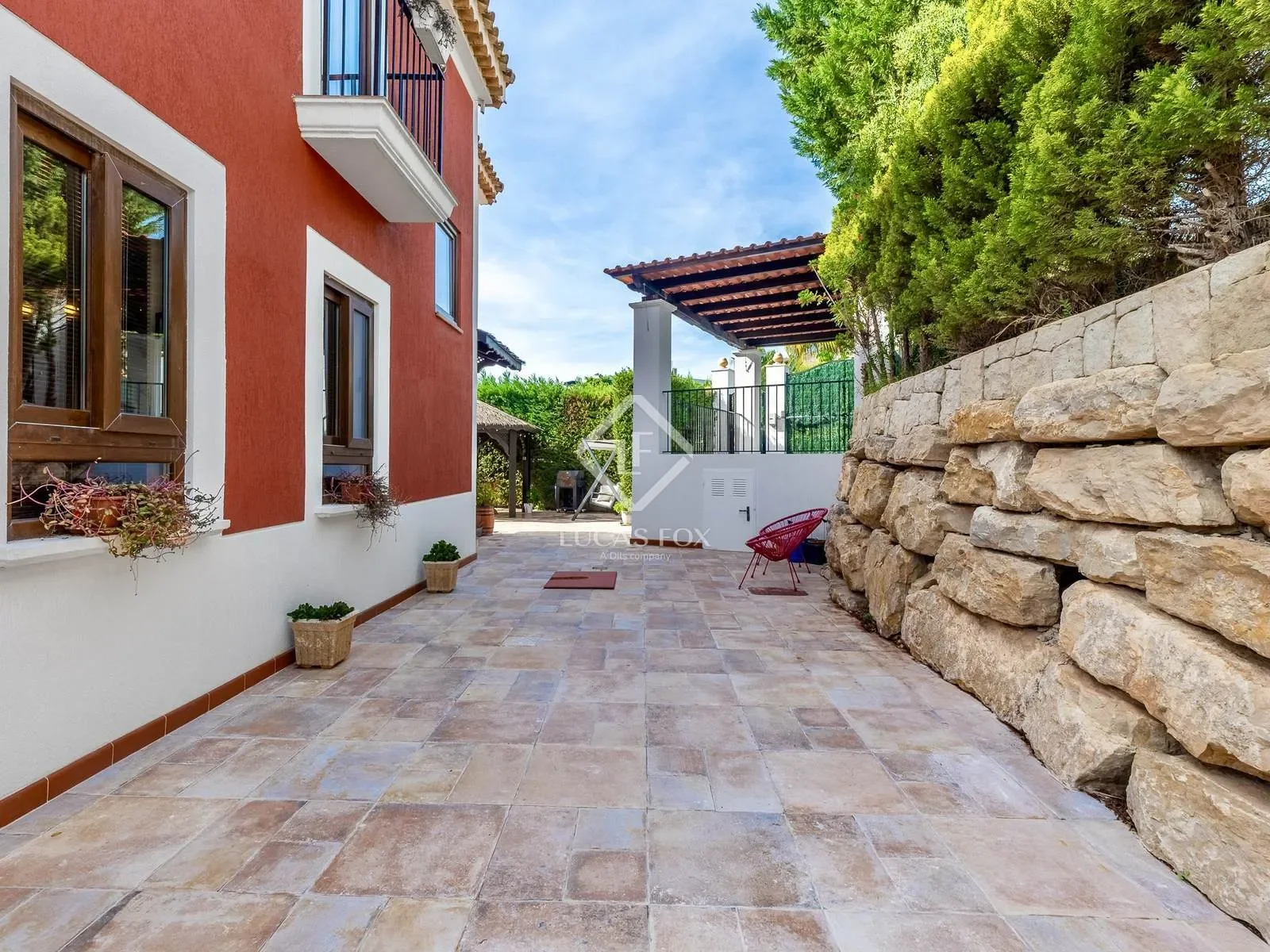 Exterior photo 9