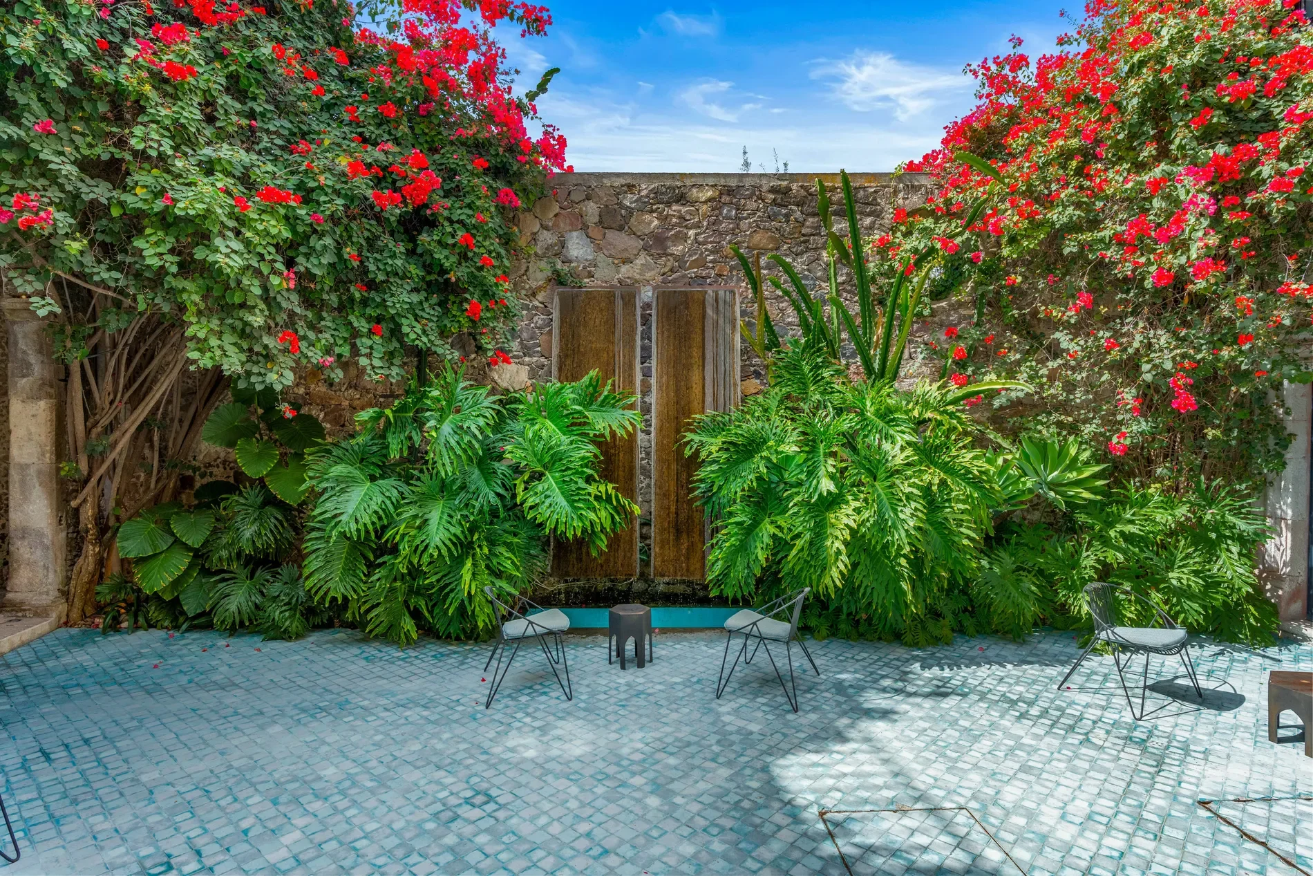 Exterior photo 4
