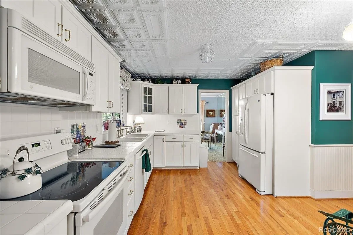 2236 Locklin Lane, West Bloomfield Charter Township, MI 48324, Orchard Lake Village, Michigan, United States. - Photo 2