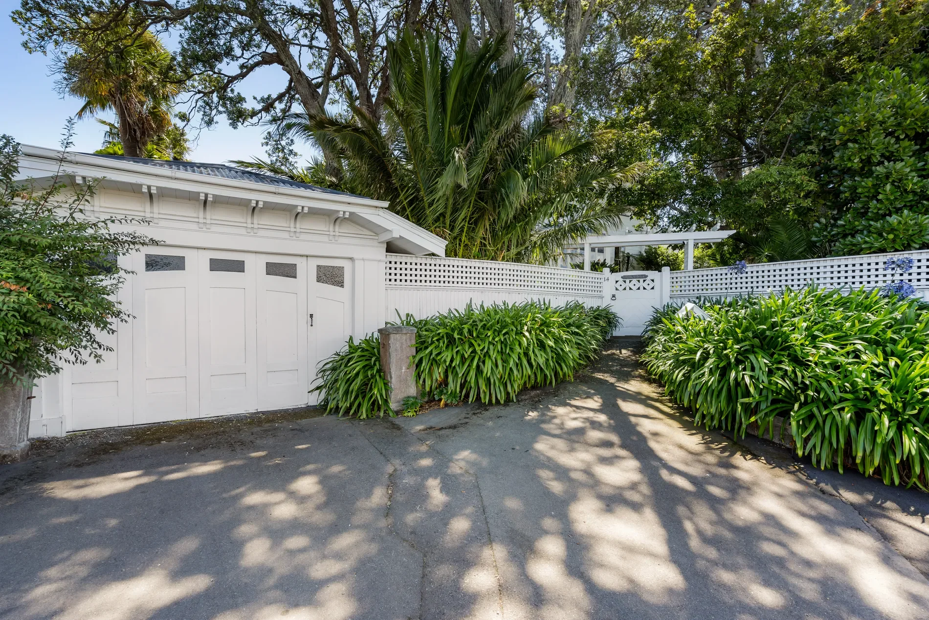 Exterior photo 7