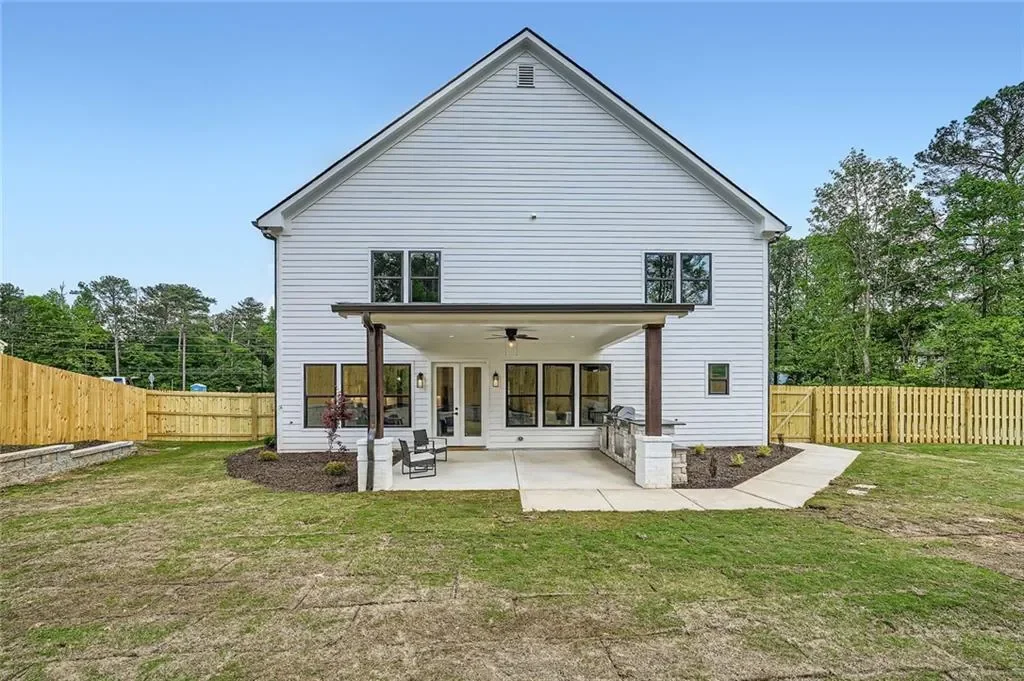 Single Family Residence in Grayson