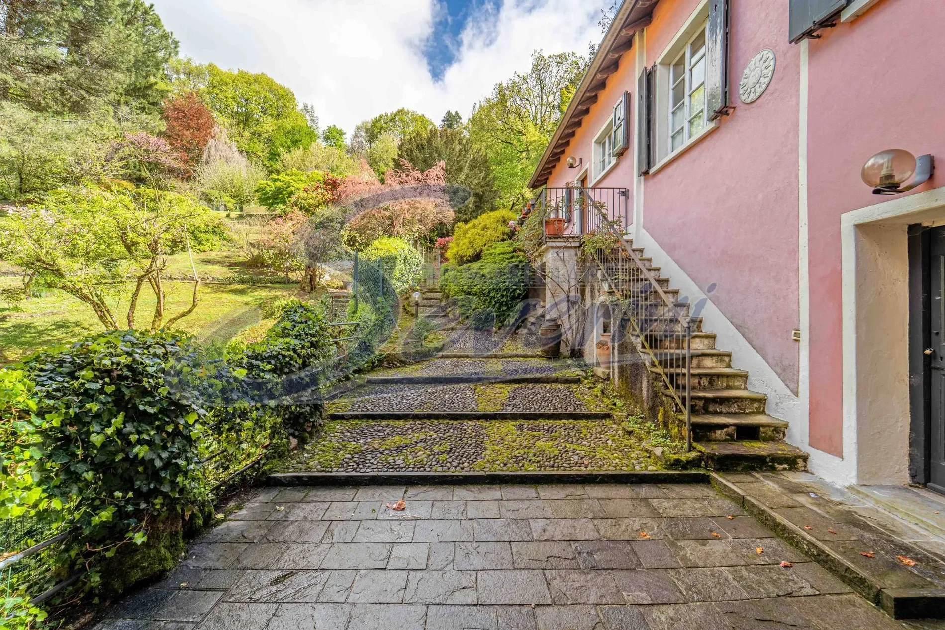 via Cadorna, Albese con Cassano, Lombardy, Italy. - Photo 38