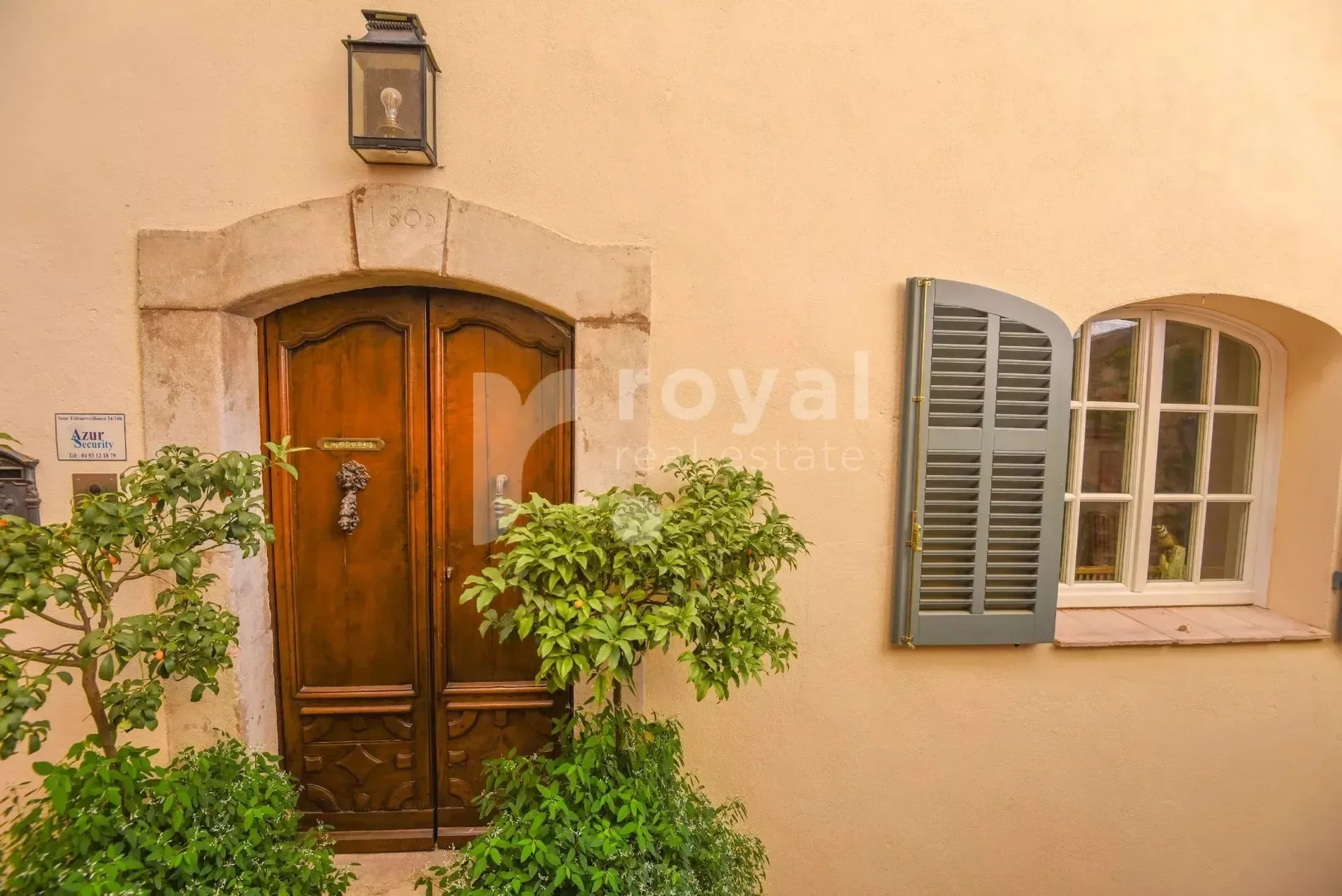 Exterior photo 2