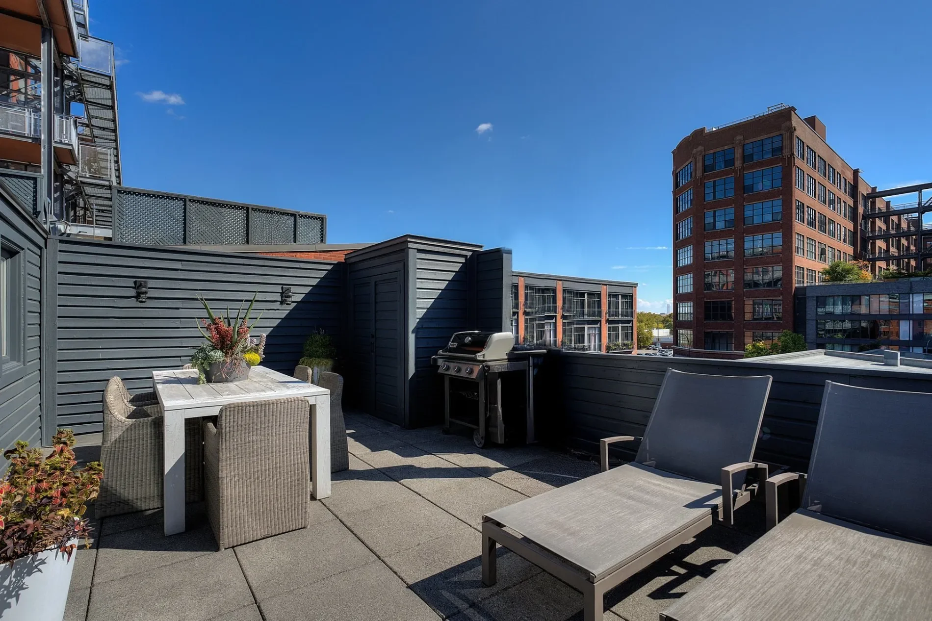 Exterior photo 1