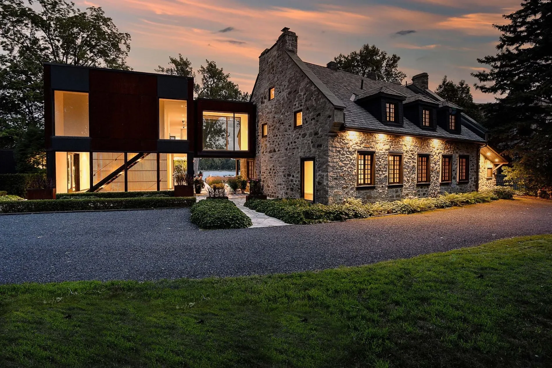 Exterior photo 8