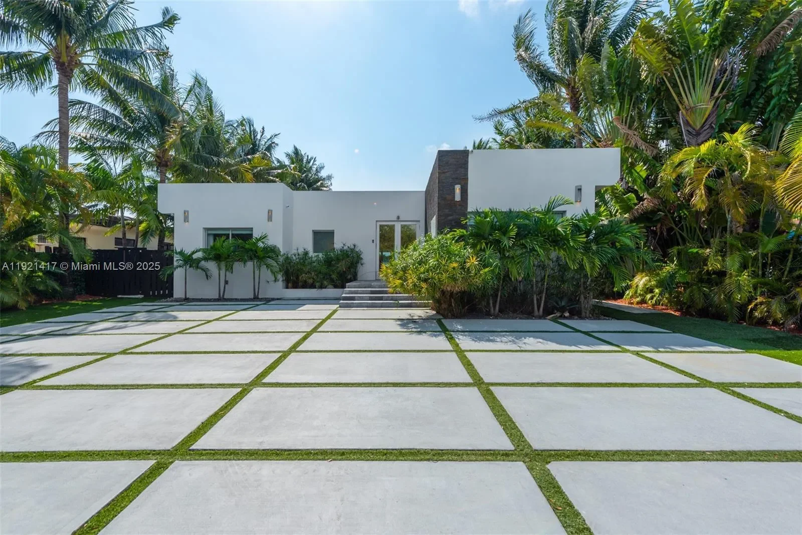 970 S Shore Dr, Miami Beach, Florida, United States. - Photo 7
