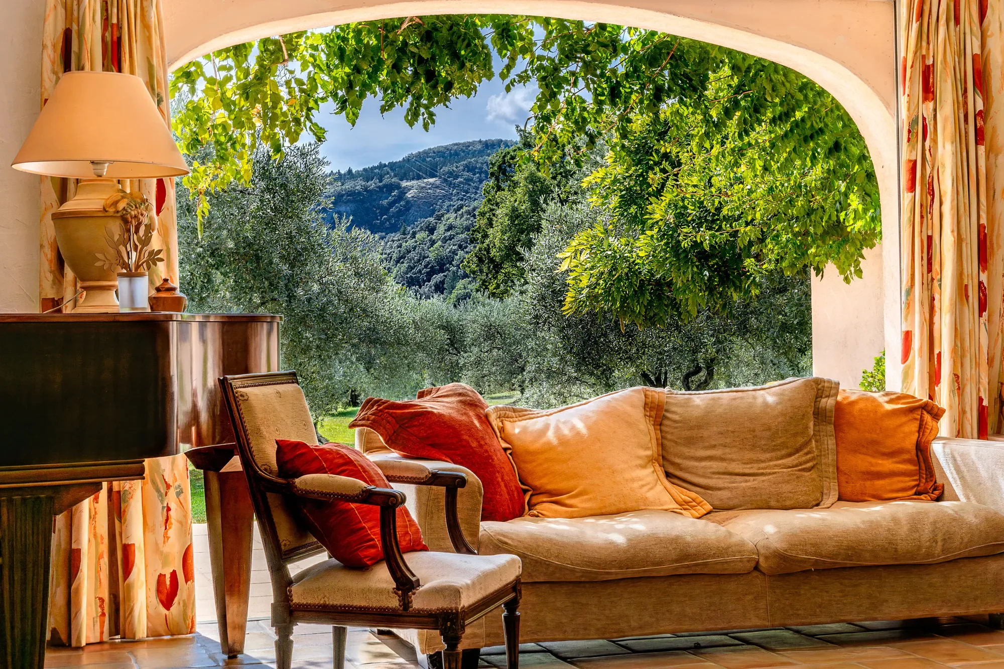 Master house with olive grove and swimming pool