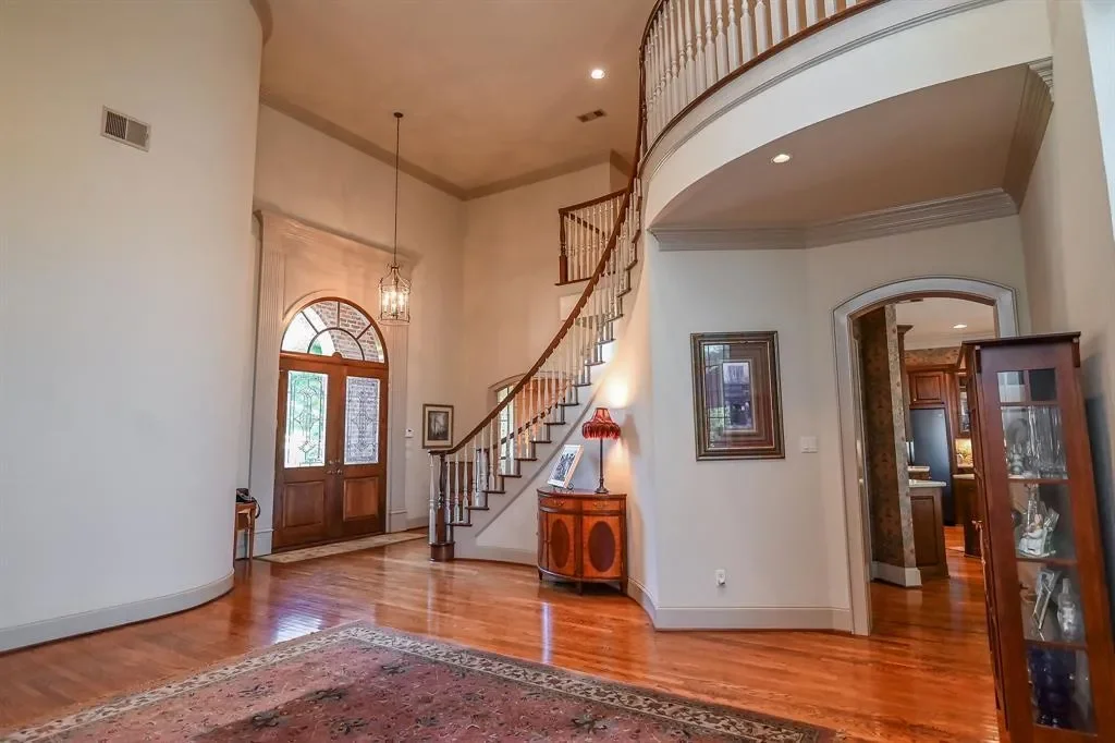 702 Sussex Court, Grapevine, Texas, United States. - Photo 1