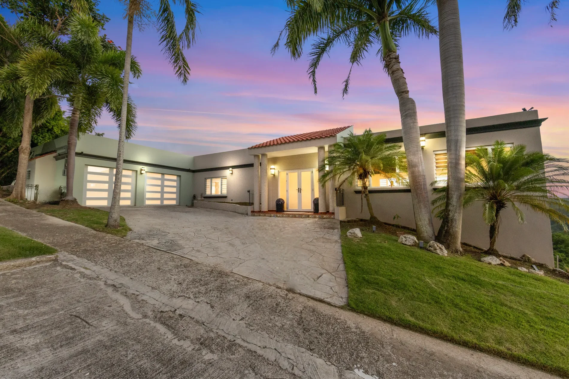 Exterior photo 8