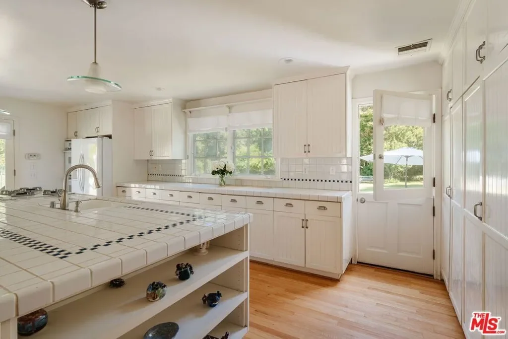 1520 Bonnell Drive, Topanga, California, United States. - Photo 44