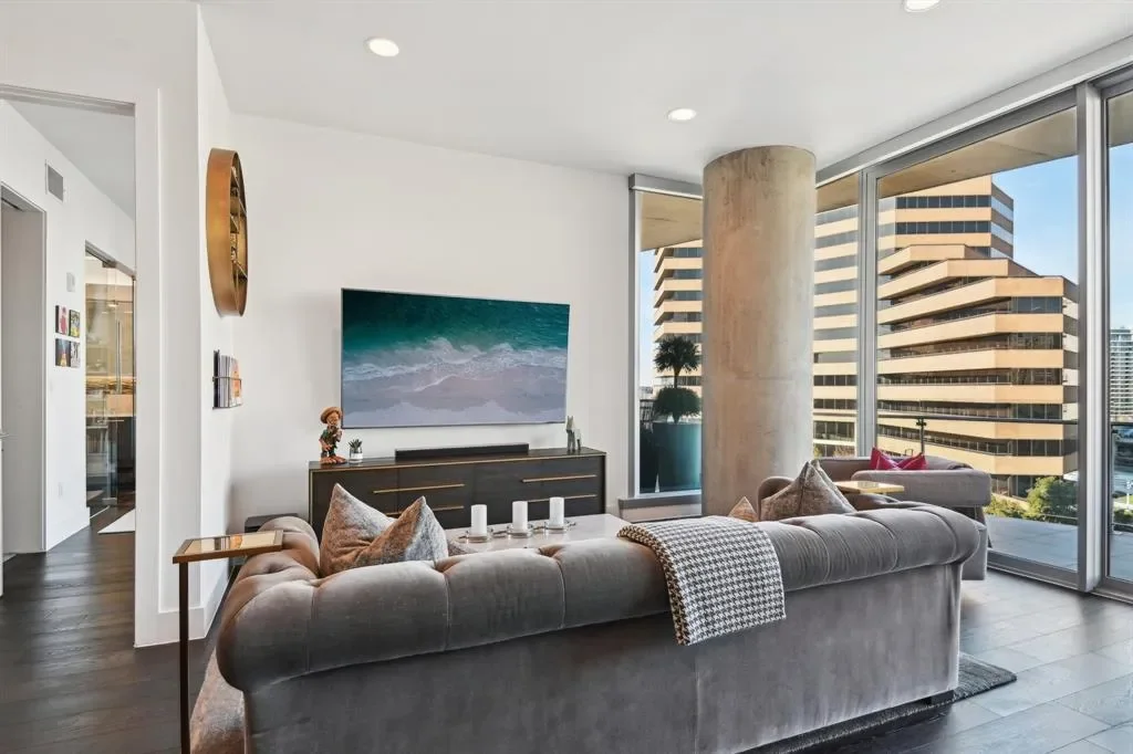 3130 N Harwood Street 705, Dallas, Texas, United States. - Photo 1