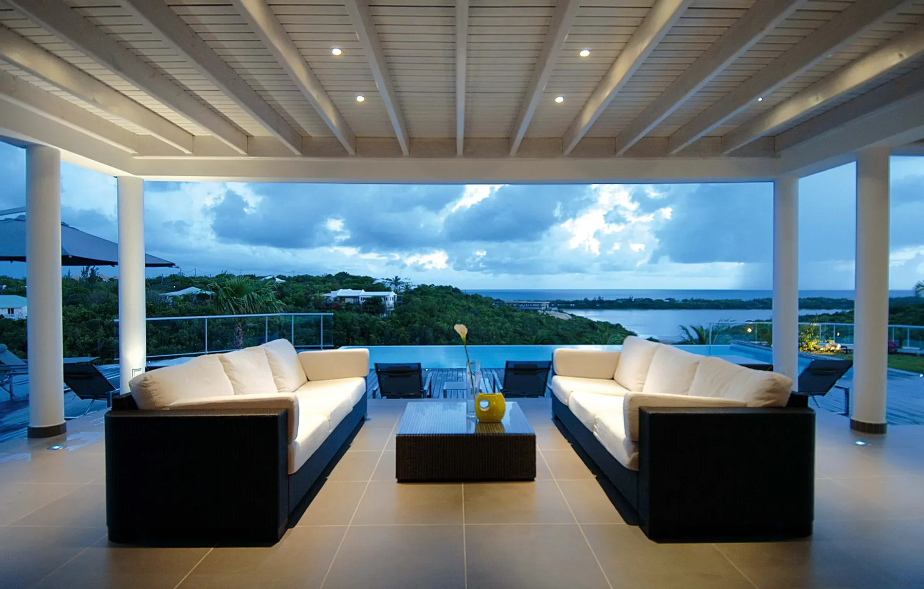 Exterior photo 9