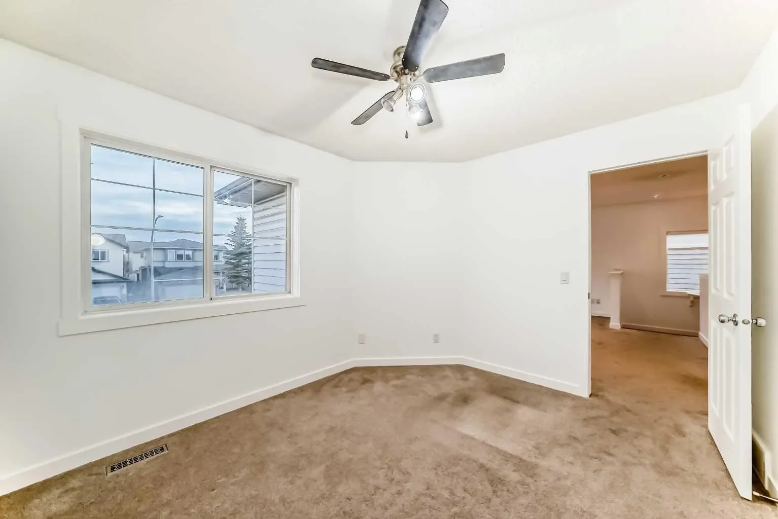 117 Chapalina Close SE, Calgary, Alberta, Canada. - Photo 34