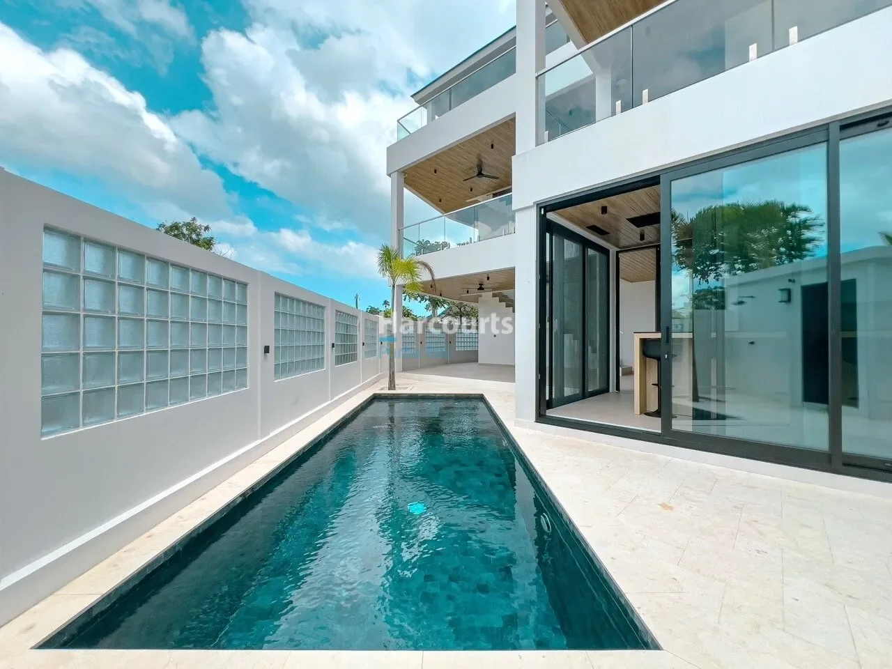 Exterior photo 7