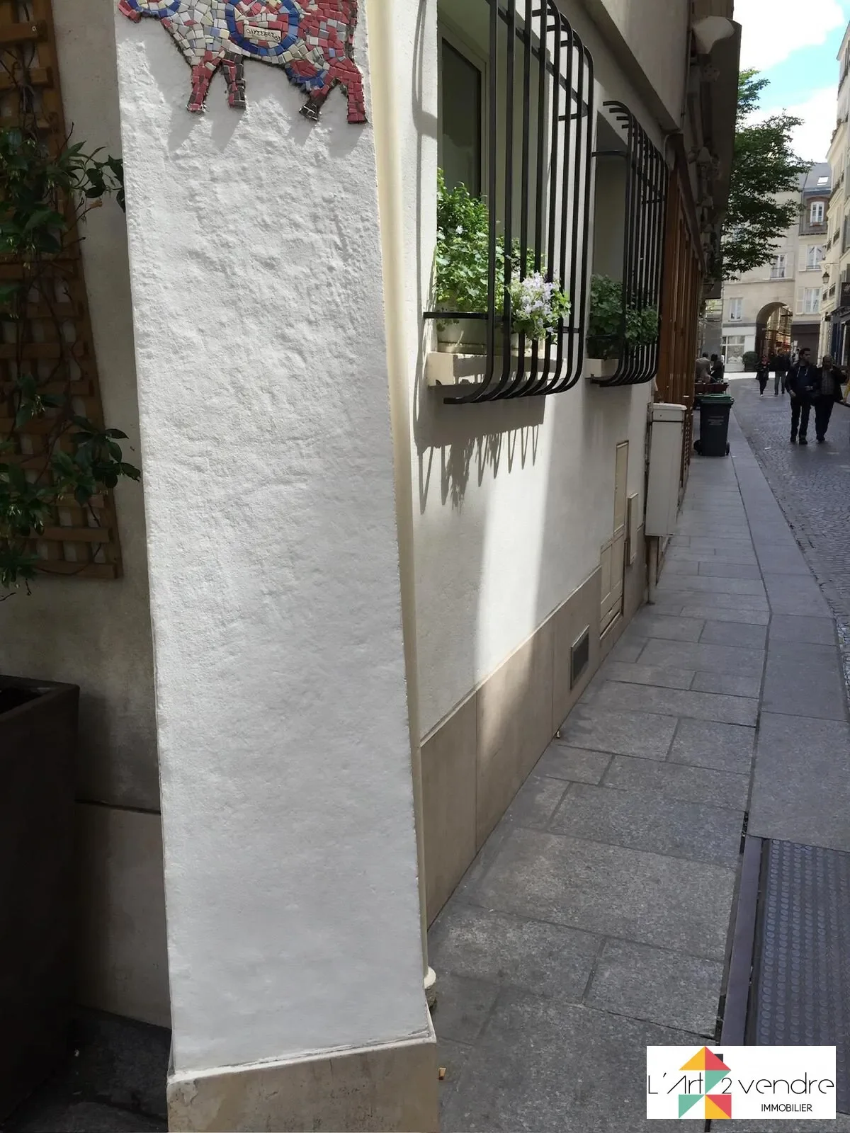 Exterior photo 1
