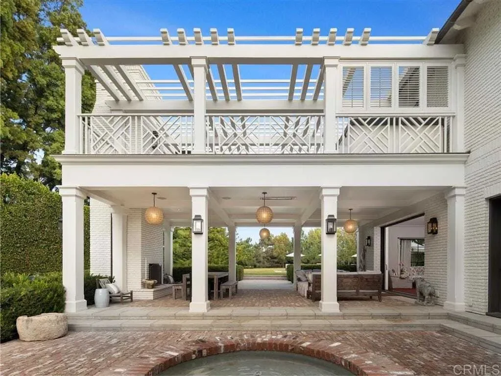 Exterior photo 8