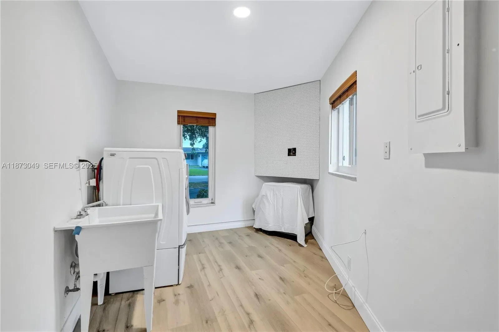 3211 Calle Largo Dr, Hollywood, Florida, United States. - Photo 25