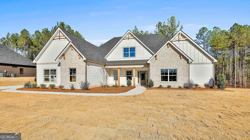 Single Family Residence in Senoia