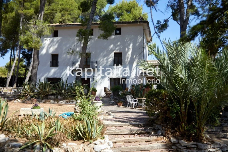 Magnificent Villa For Sale In Ontinyent In The Solana Area.