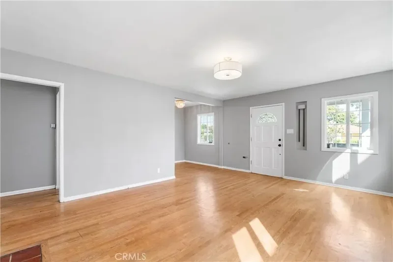 2535 S S Bundy, Los Angeles, California, United States. - Photo 6