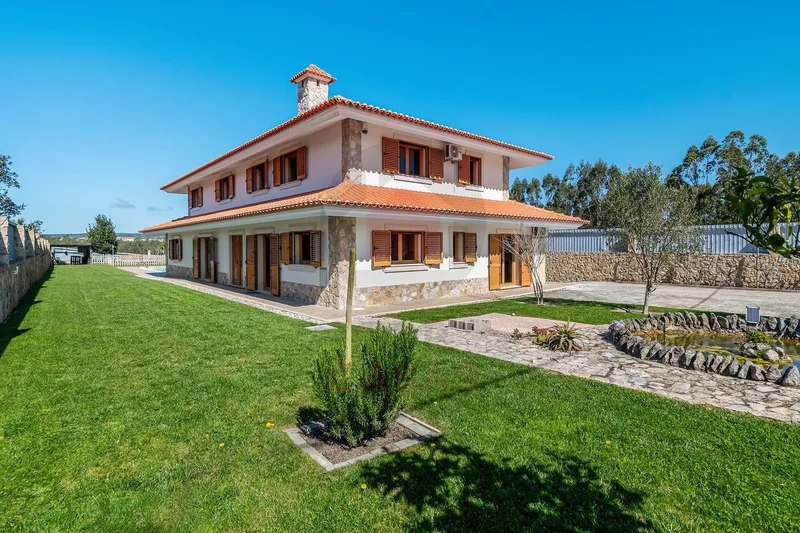 Detached villa with private pool in Nadadouro