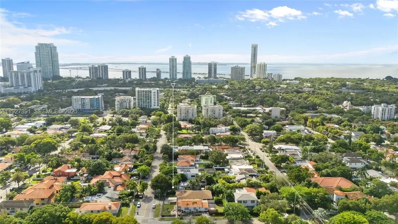 452 SW 21st Rd, Miami, Florida, United States. - Photo 29