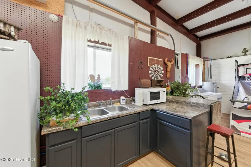 410 E Barefoot Road, Newton Grove, North Carolina, United States. - Photo 78
