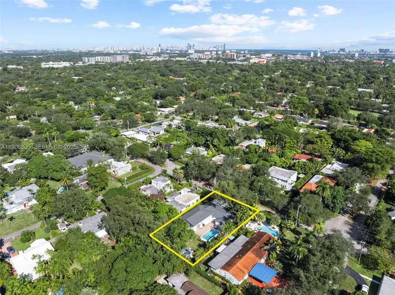 11370 NE 8th Ave, Miami, Florida, United States. - Photo 4
