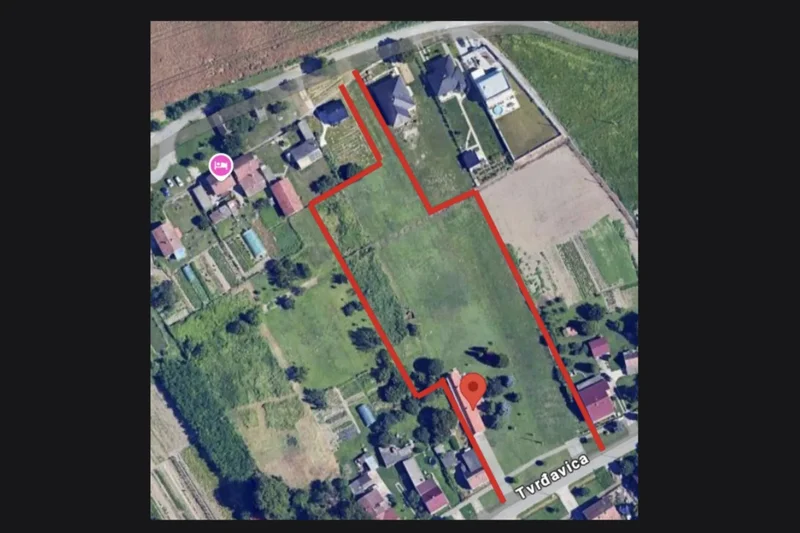 Osijek, TvrÄ‘avica â€“ Attractive Building Plot of 6,924 mÂ² with a 40-Metre Frontage