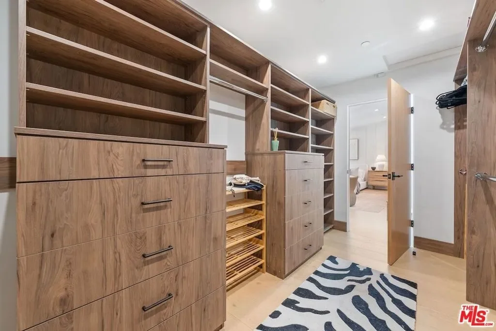 20226 Lorenzana Drive, Los Angeles, California, United States. - Photo 38
