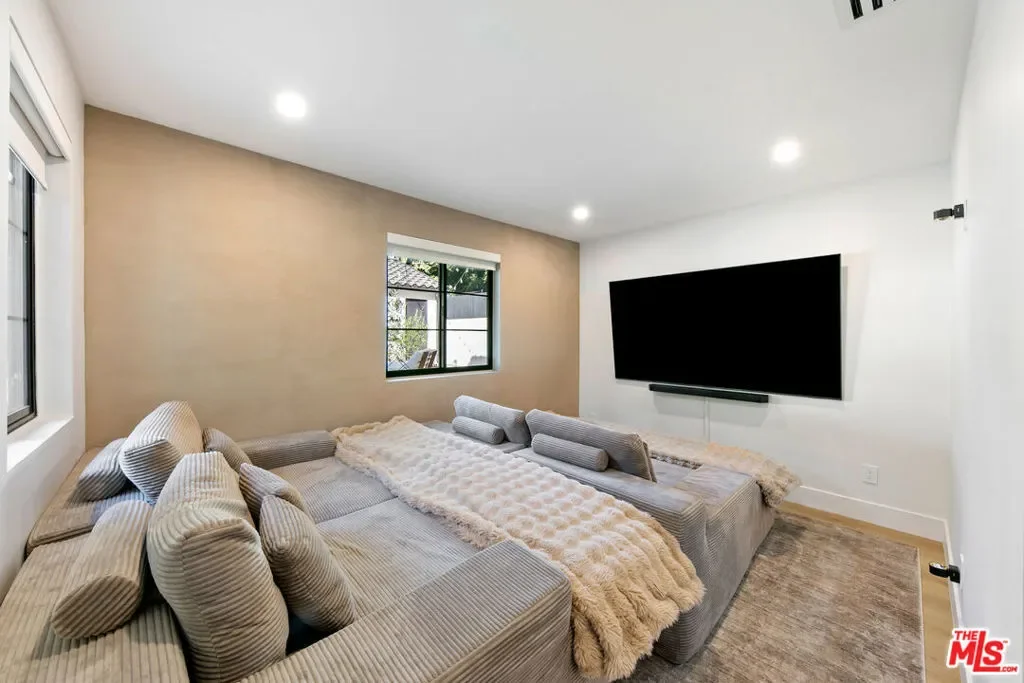 22269 Avenue San Luis, Los Angeles, California, United States. - Photo 15
