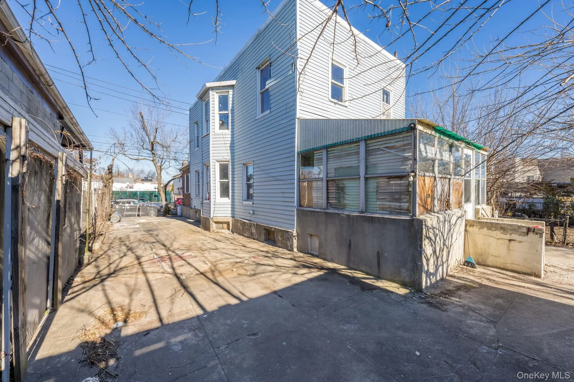 Exterior photo 6