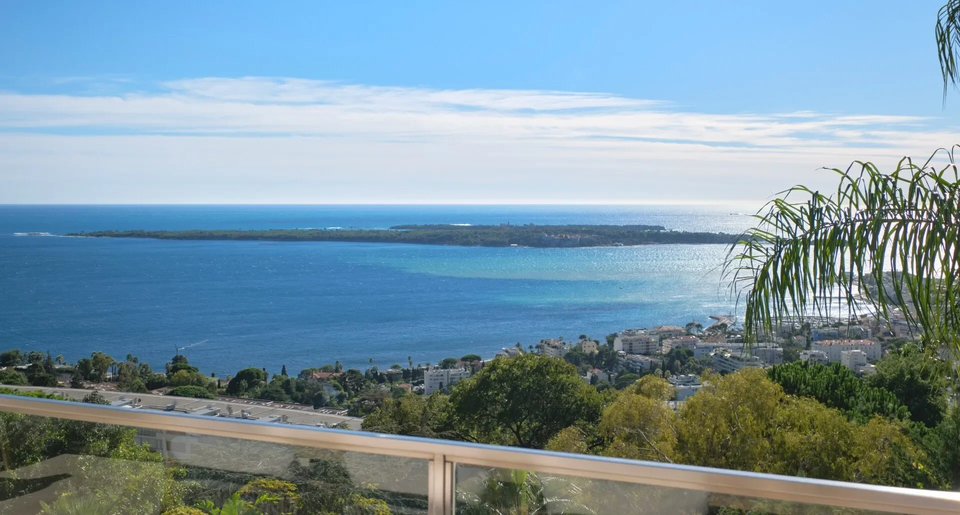 CANNES CALIFORNIE - VILLA OF 350 SQM FOR SALE - SWIMMING POOL - BREATHTAKING SEA VIEW - LIFT - TERRA