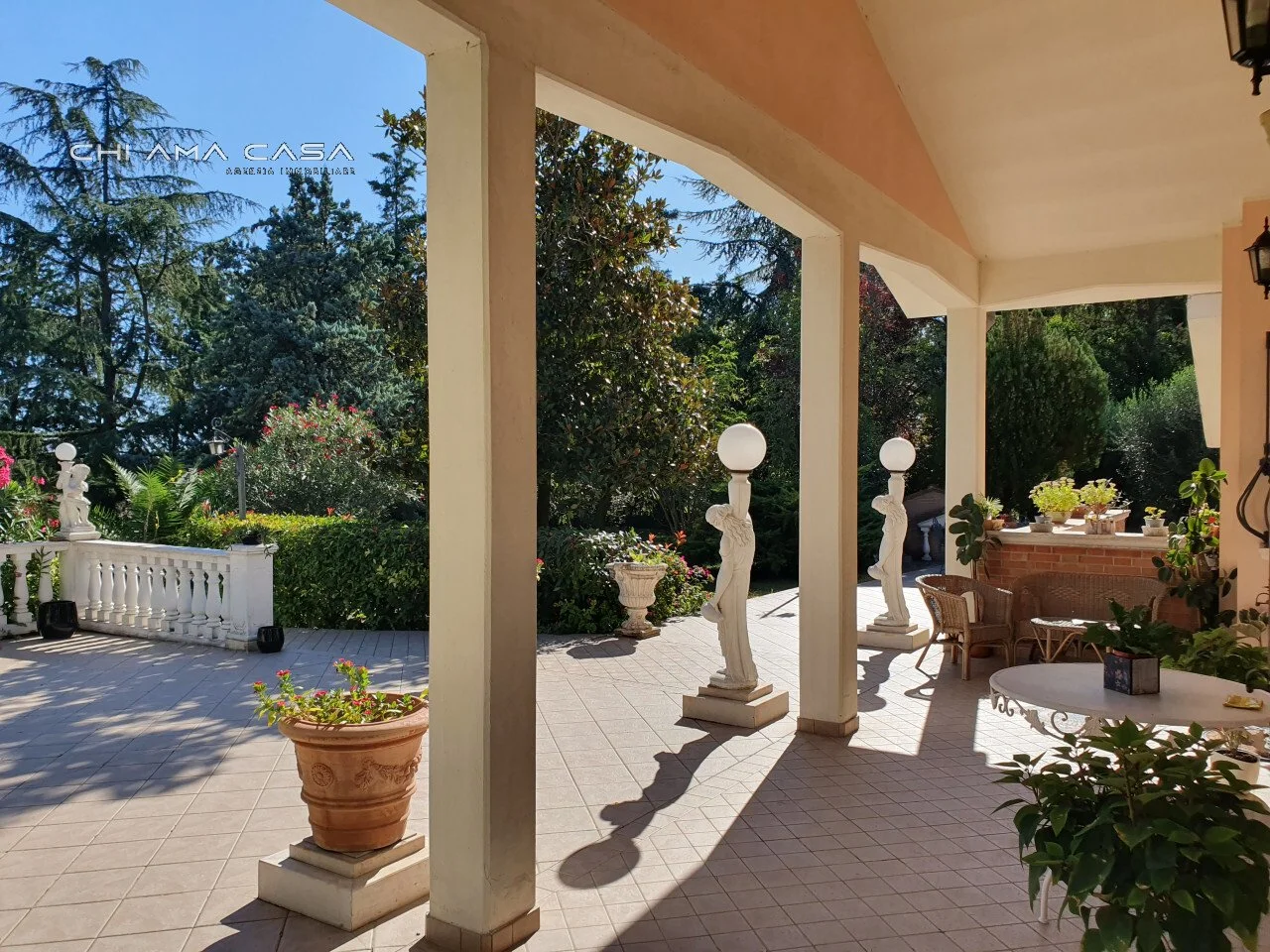Exterior photo 9