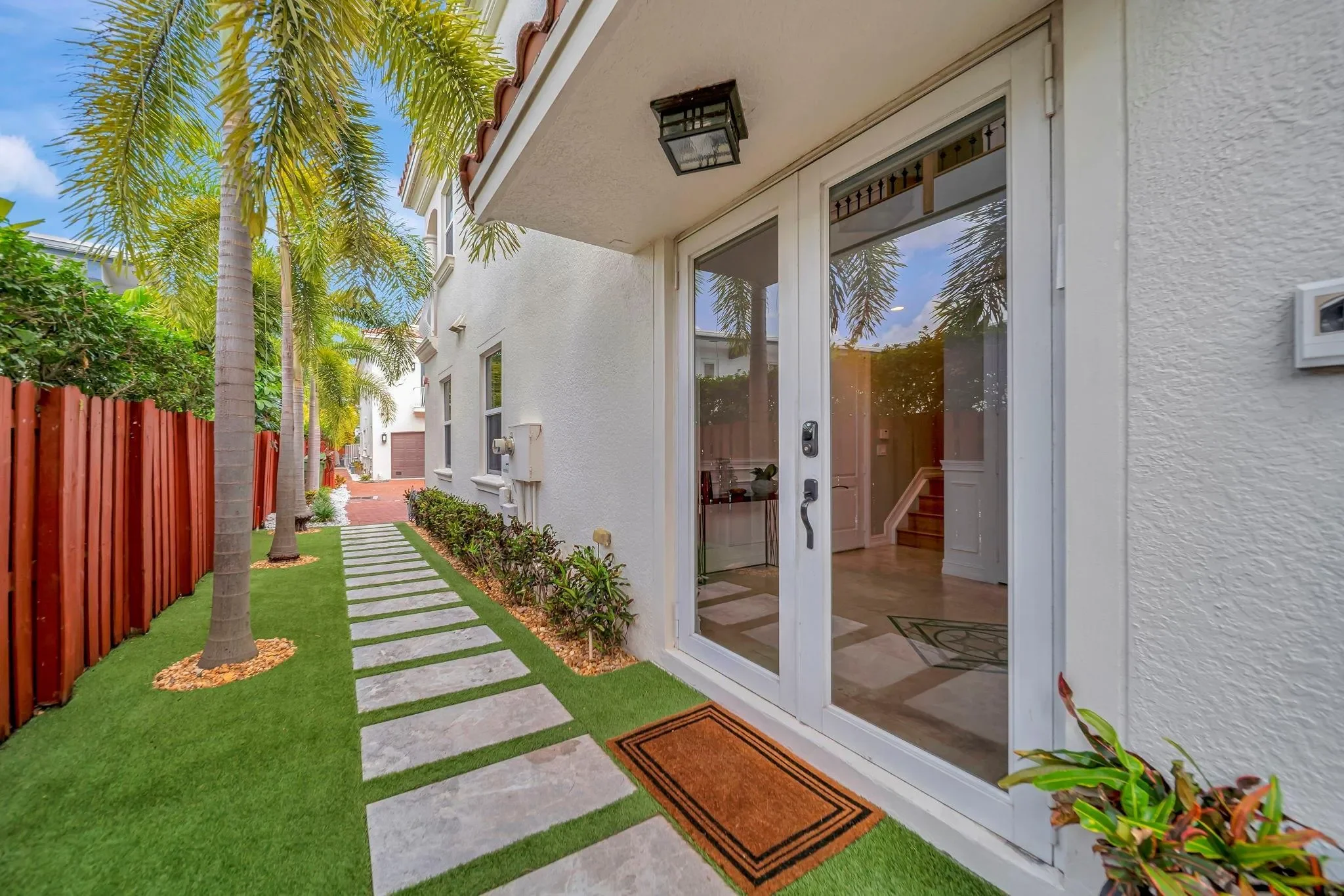 1368 BAYVIEW DR, Fort Lauderdale, Florida, United States. - Photo 7