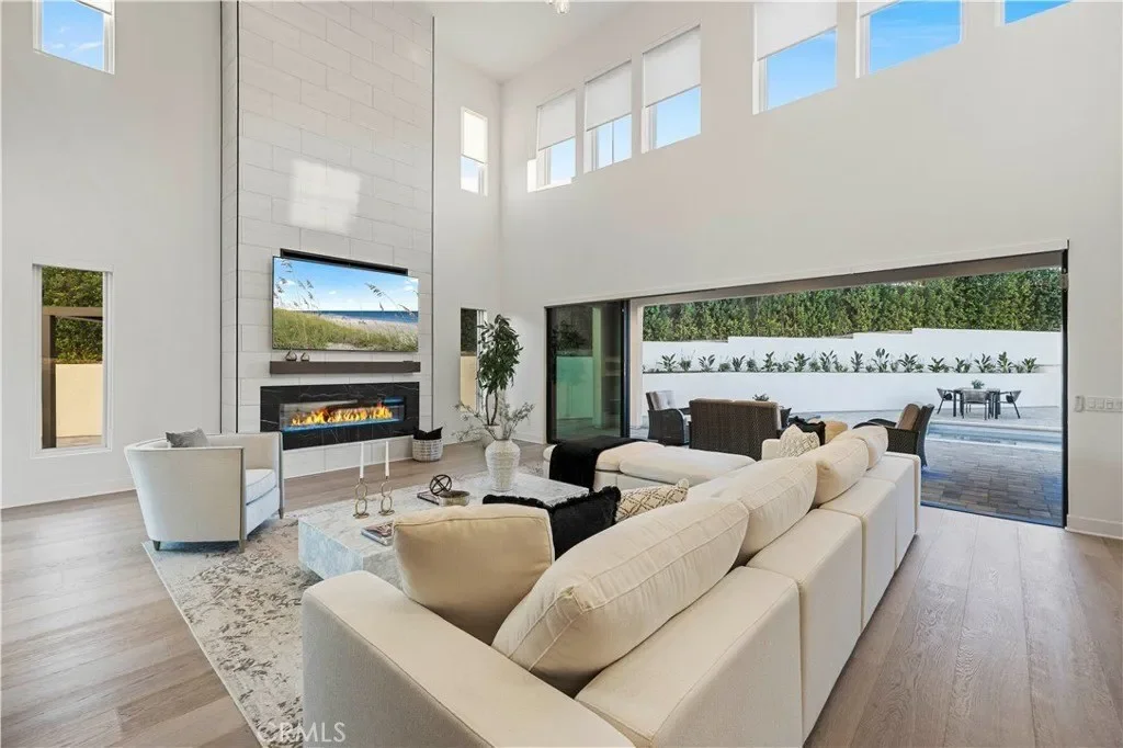 11029 Lurline Avenue, Chatsworth, CA, 91311, USA, Los Angeles, California, United States. - Photo 11