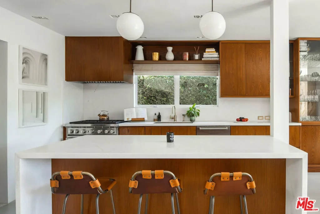 2102 Ridgemont Drive, Los Angeles, California, United States. - Photo 1