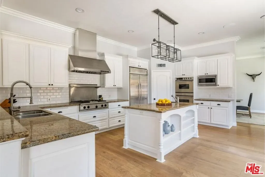 22623 Califa Street, Los Angeles, California, United States. - Photo 22