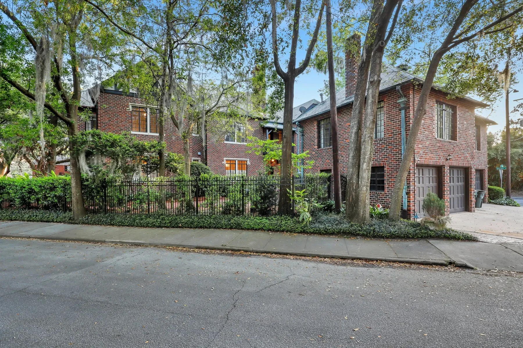 Exterior photo 9
