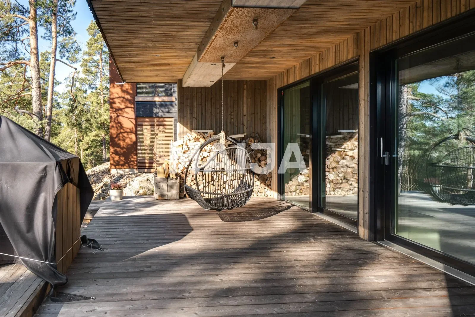 Exterior photo 2
