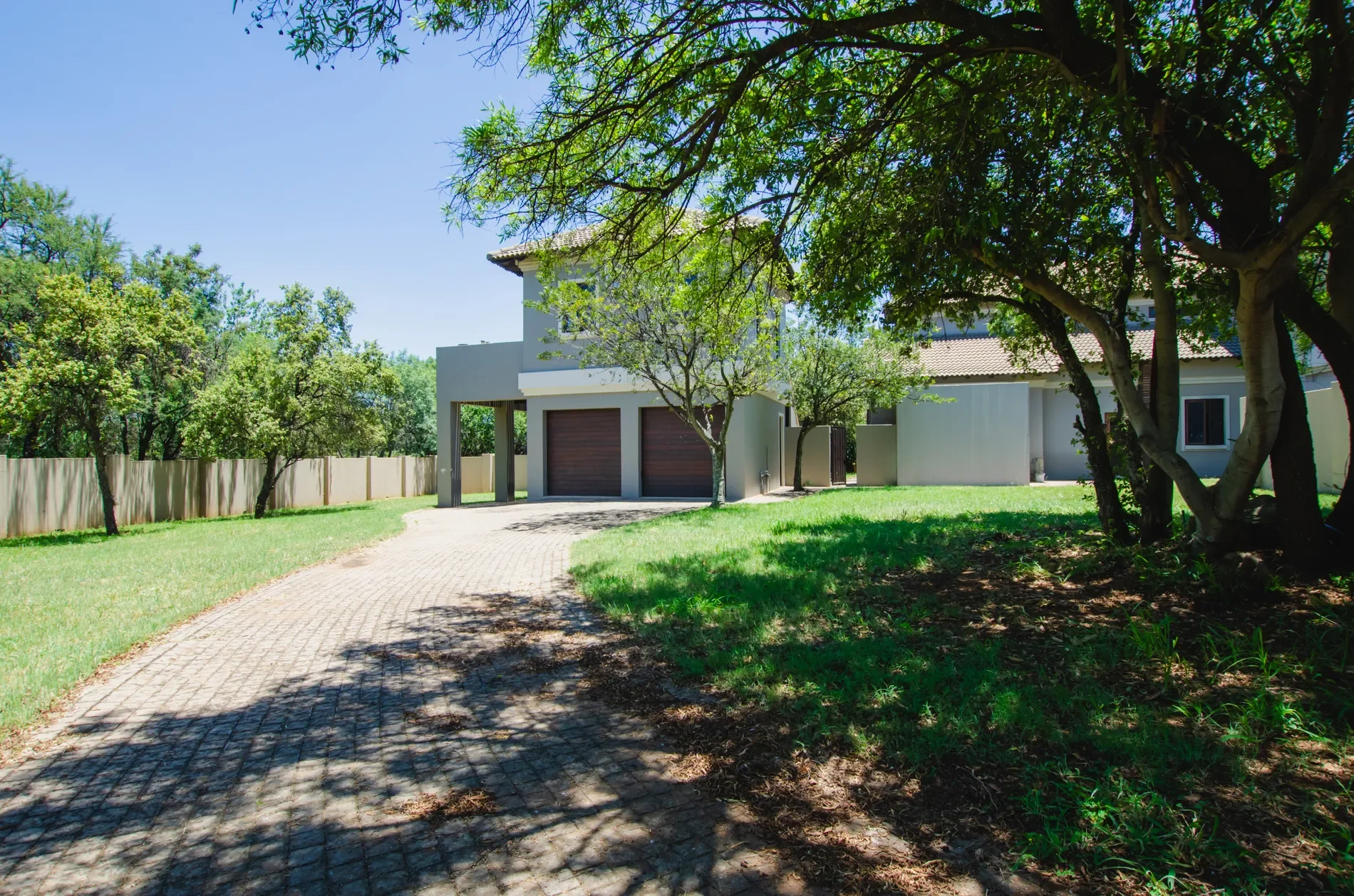 Exterior photo 5
