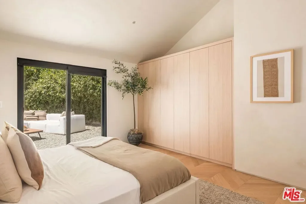 8353 Sunset View Drive, Los Angeles, California, United States. - Photo 14
