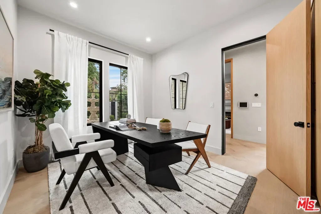 11317 Valley Spring Lane, Los Angeles, California, United States. - Photo 16