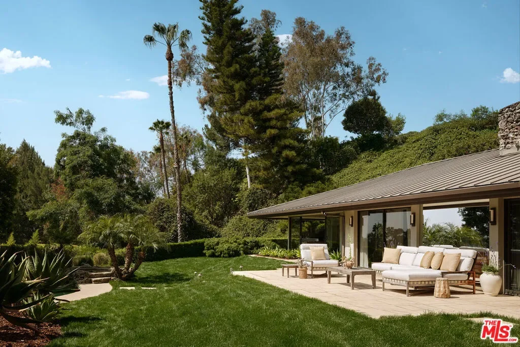 1117 N Beverly Drive, Beverly Hills, California, United States. - Photo 11