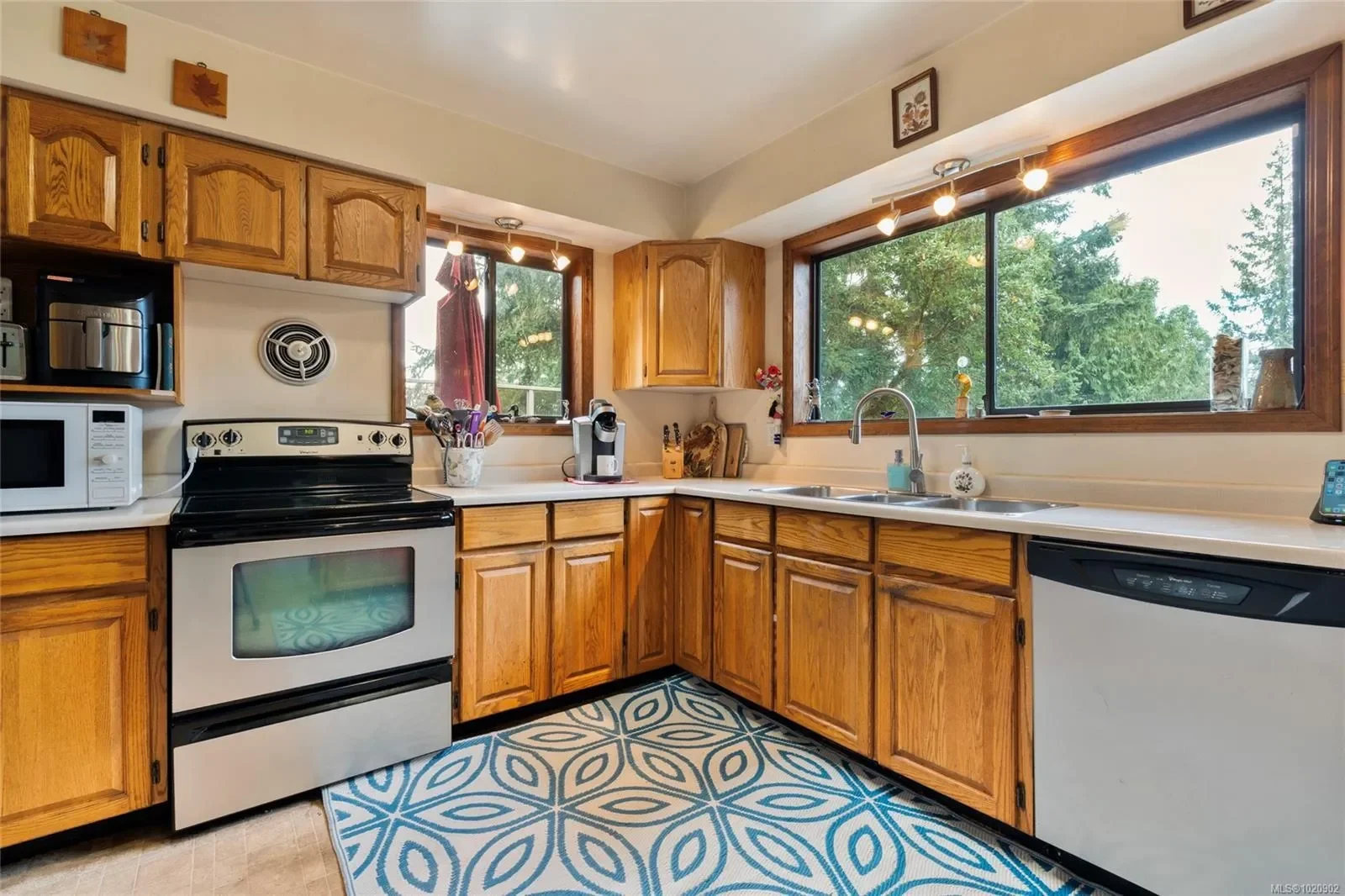 2814 Shelby Pl, Langford, British Columbia, Canada. - Photo 2