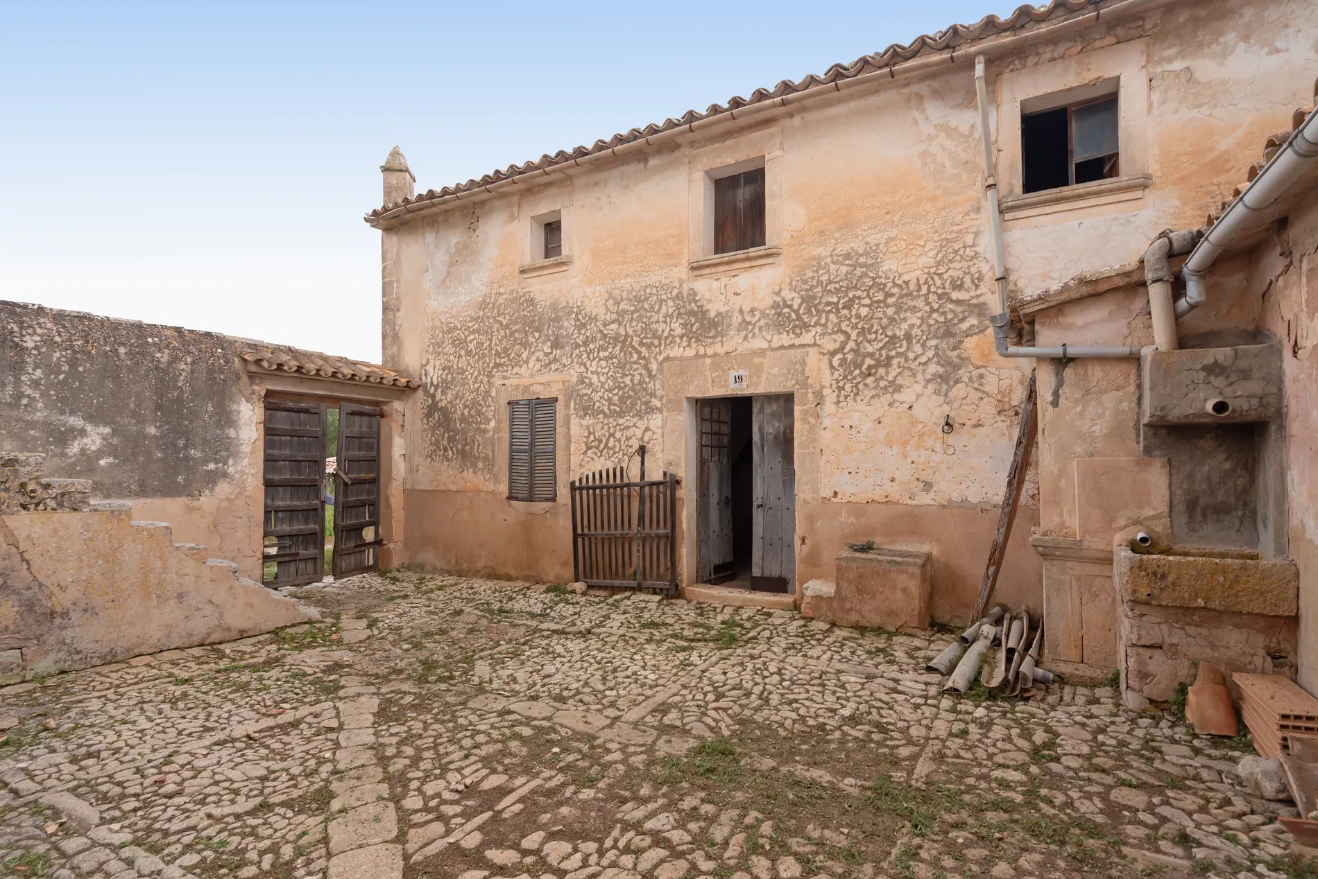 Exterior photo 7