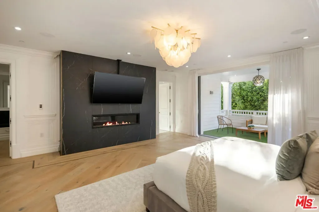 843 N Spaulding Avenue, Los Angeles, California, United States. - Photo 6