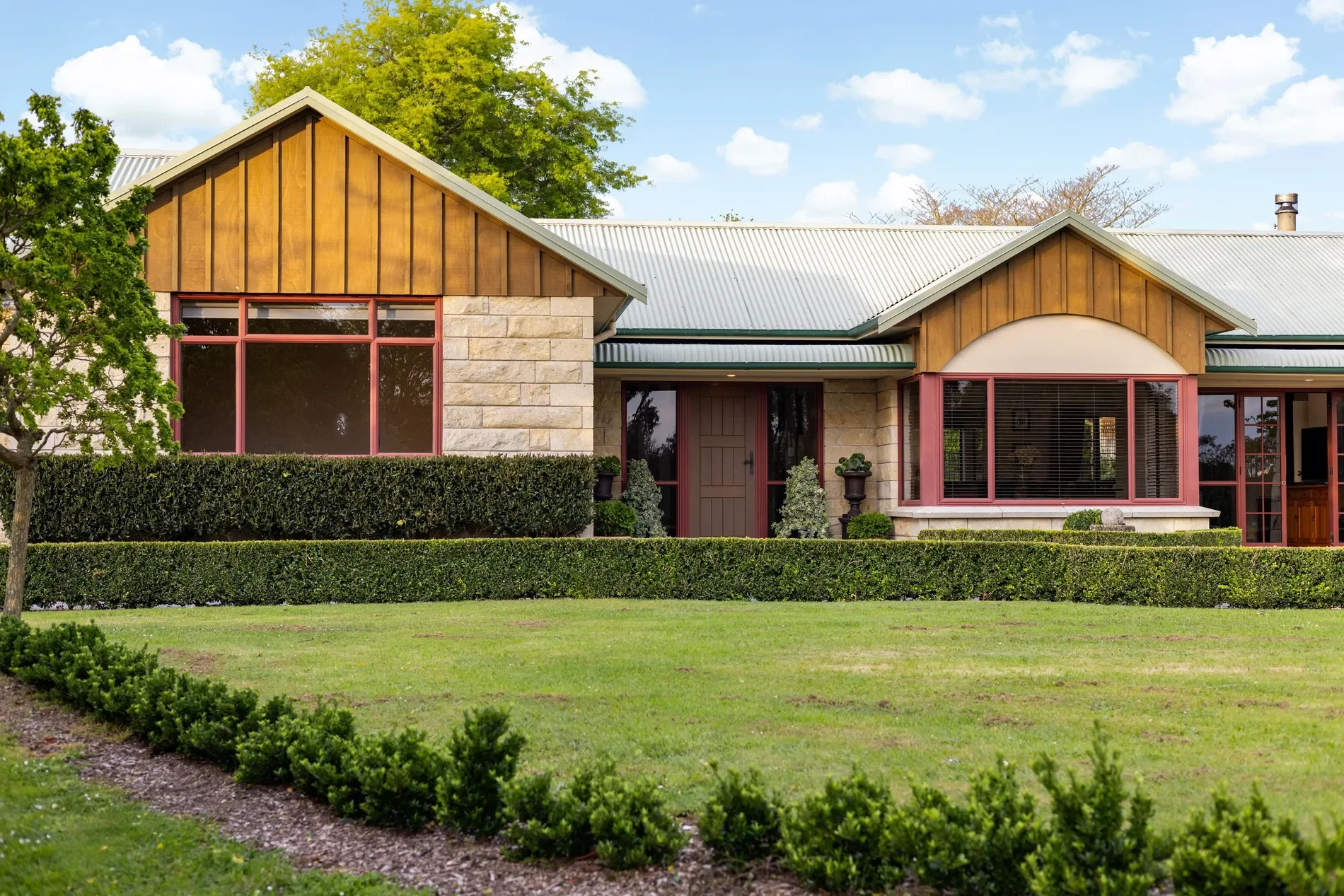 Exterior photo 6