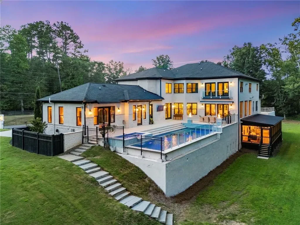 Exterior photo 3